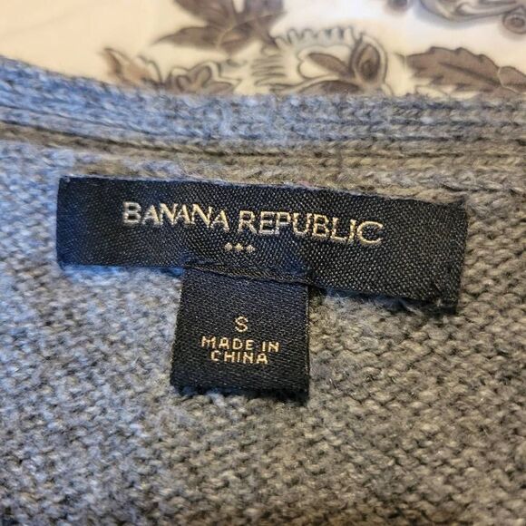 Banana Republic Grey Women's V-neck Sweater Size Small - Picture 5 of 6